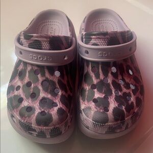 CROCS Kids' Pink and Black Leopard Water Shoes
